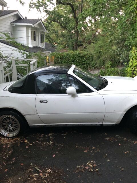 1993 White Mazda MX-5 Miata Coupe
