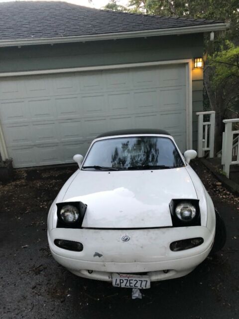 1993 White Mazda MX-5 Miata Coupe