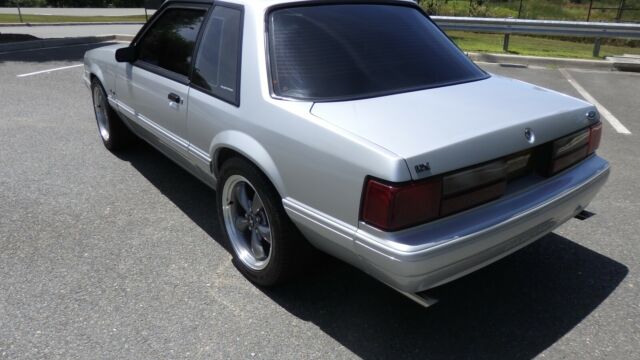 1993 Silver Metallic Ford Mustang Sedan