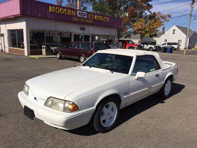1993 White Ford Mustang