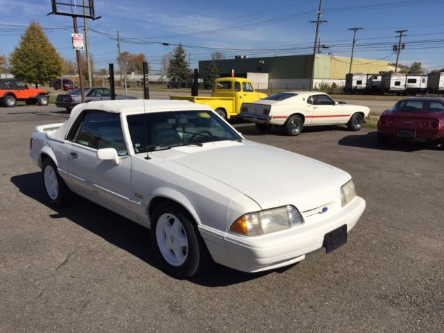 1993 White Ford Mustang