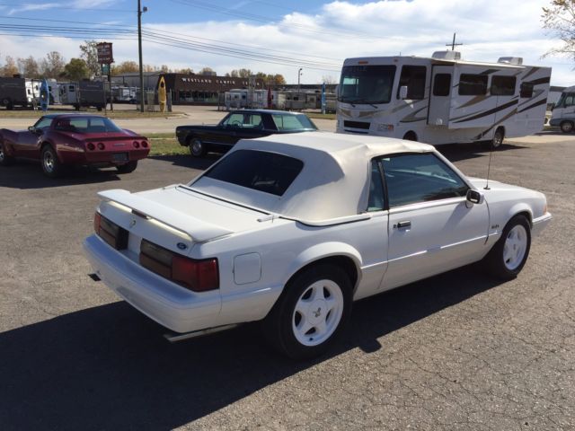 1993 White Ford Mustang