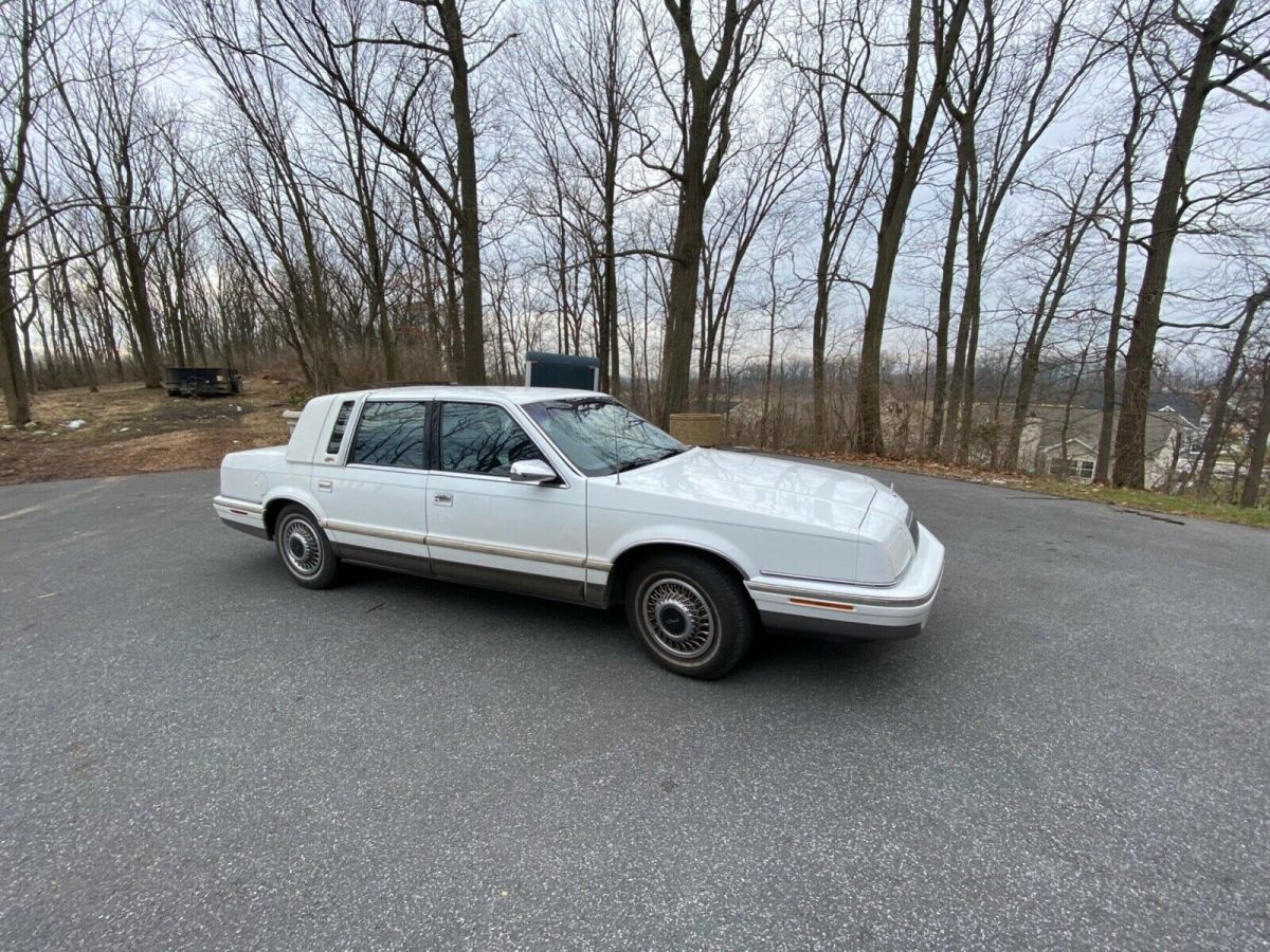 1993 White Chrysler New Yorker Sedan
