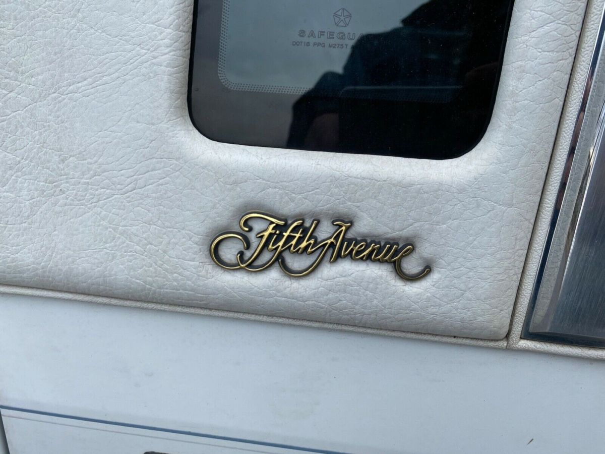 1993 White Chrysler New Yorker Sedan