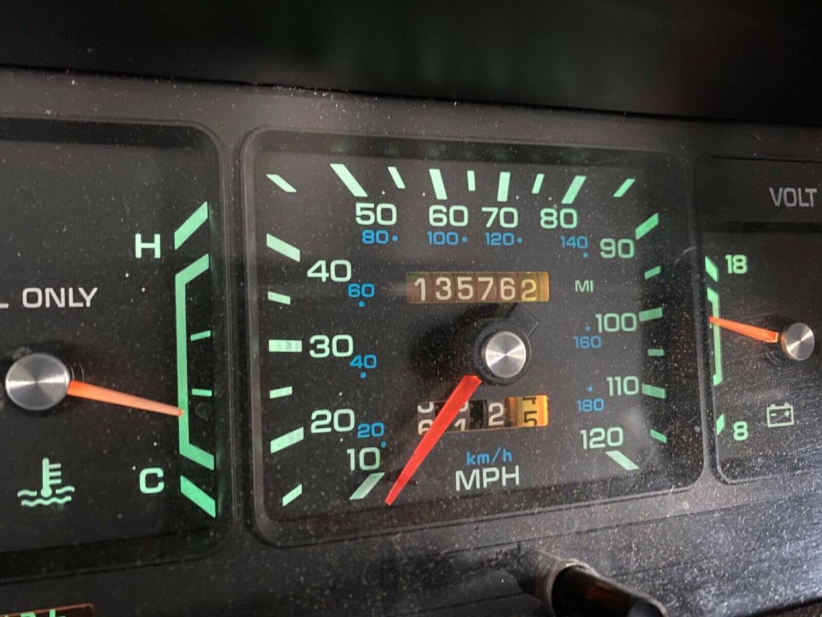 1993 White Chrysler New Yorker Sedan