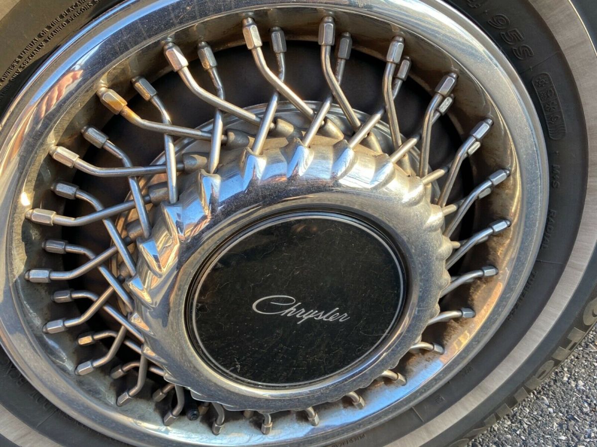 1993 White Chrysler New Yorker Sedan