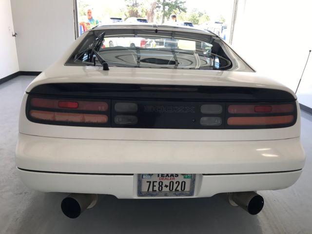 1993 White Nissan 300ZX Coupe