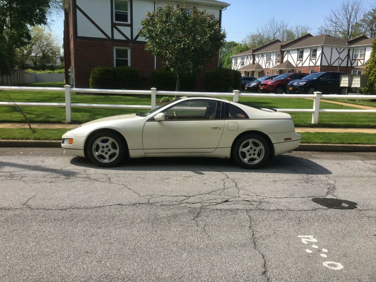 1993 White Nissan 300ZX T Top Hatchback