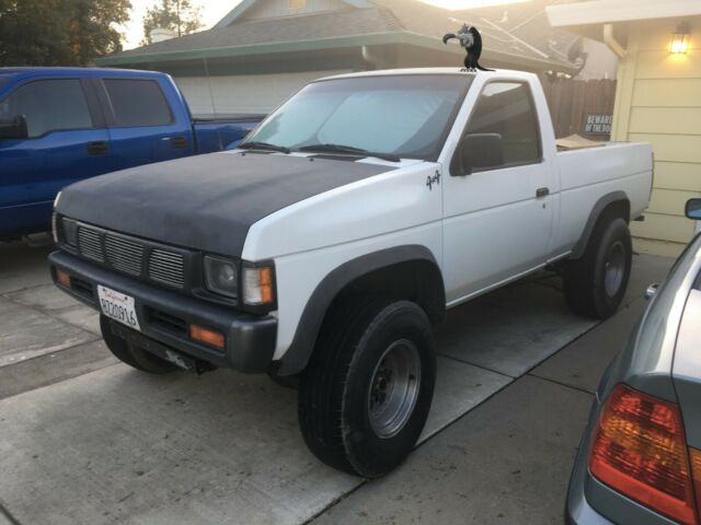 1993 White w/ Black Hood Nissan Other Pickups Small Pickup