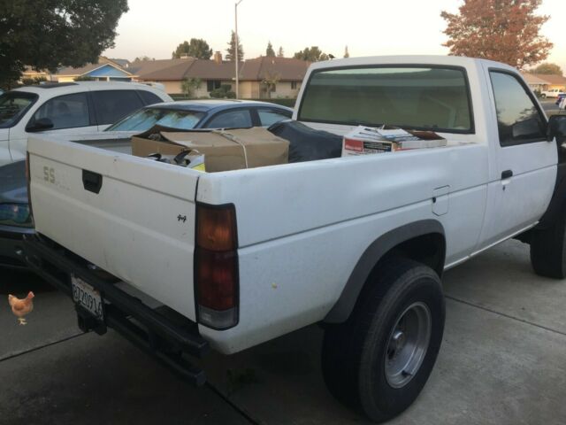 1993 White w/ Black Hood Nissan Other Pickups Small Pickup