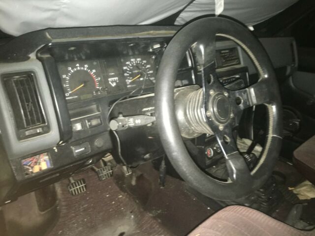 1993 White w/ Black Hood Nissan Other Pickups Small Pickup