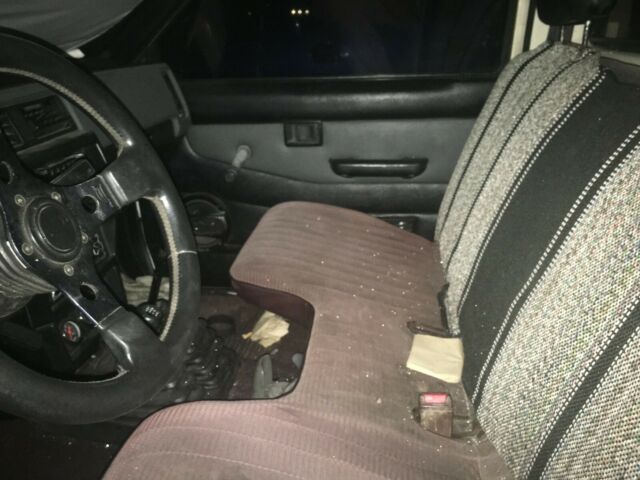 1993 White w/ Black Hood Nissan Other Pickups Small Pickup