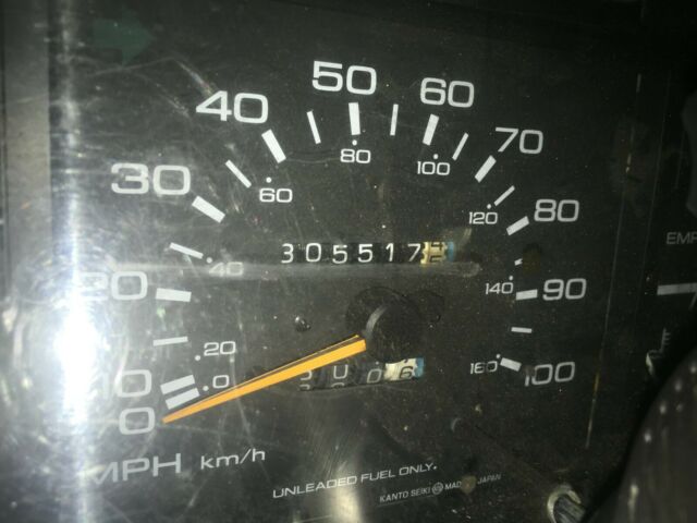 1993 White w/ Black Hood Nissan Other Pickups Small Pickup