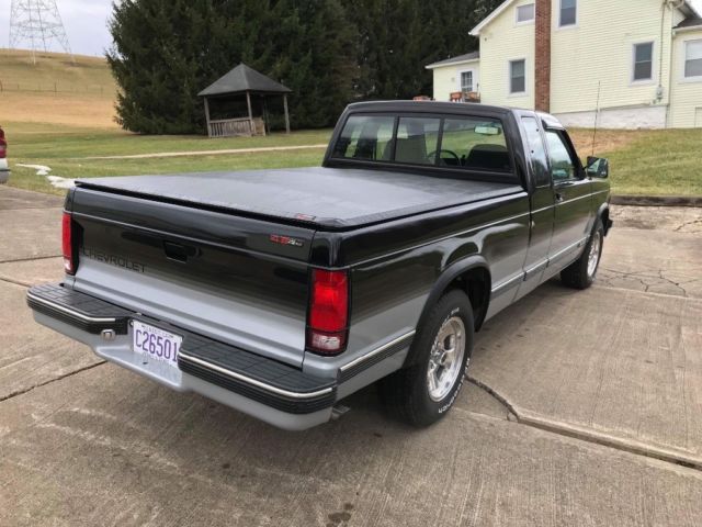 1993 Black Chevrolet S-10 Extended Cab Pickup