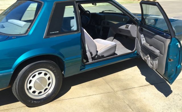 1993 Reef Blue Ford Mustang Coupe