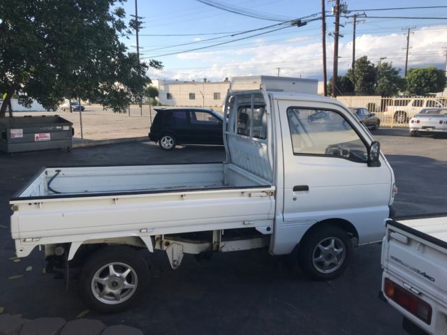 1993 White Nissan CARRY Truck