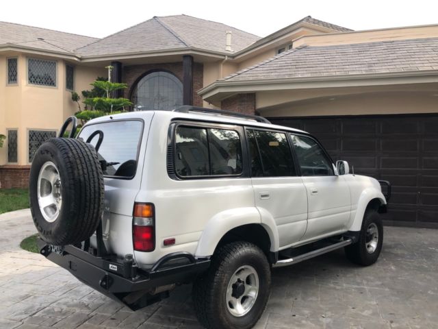1993 White Toyota Land Cruiser suv