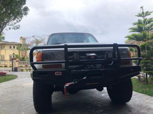 1993 White Toyota Land Cruiser suv