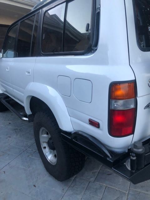 1993 White Toyota Land Cruiser suv