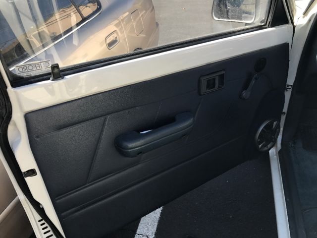 1993 White Toyota Pickup Standard Cab Pickup