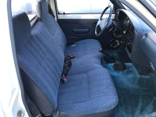 1993 White Toyota Pickup Standard Cab Pickup