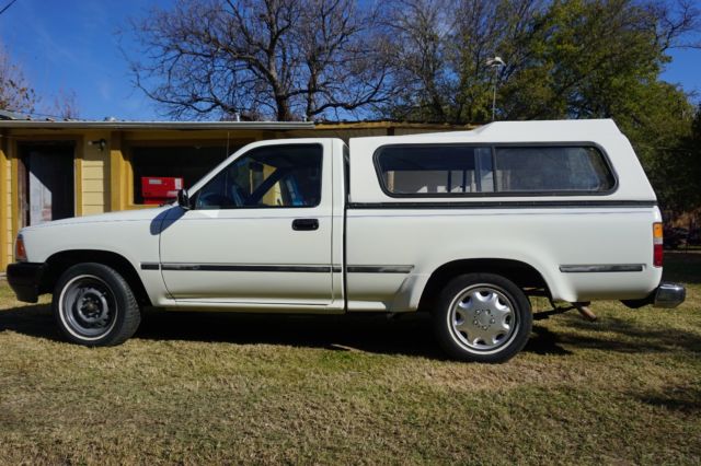 1993 White Toyota Pickup Standard Cab Pickup