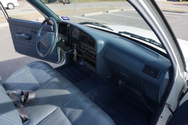 1993 White Toyota Pickup Standard Cab Pickup