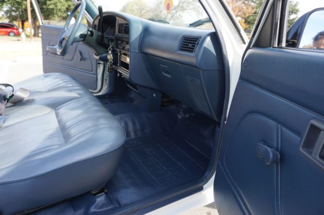 1993 White Toyota Pickup Standard Cab Pickup