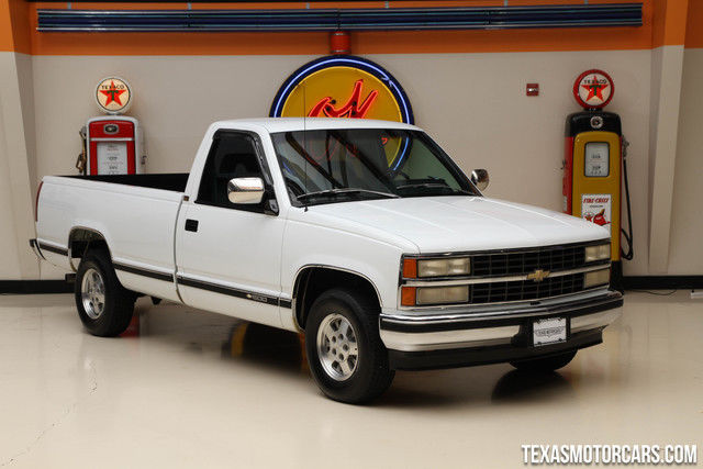1993 White Chevrolet C/K 1500 Pickup Truck