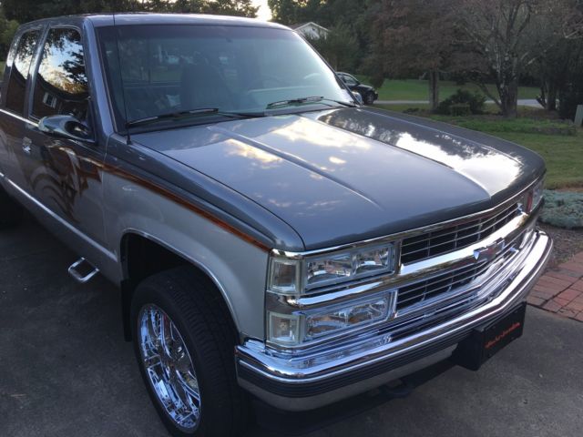 1993 SILVER/CHARCOAL W/ORANGE Chevrolet C/K Pickup 1500 Extended Cab Pickup