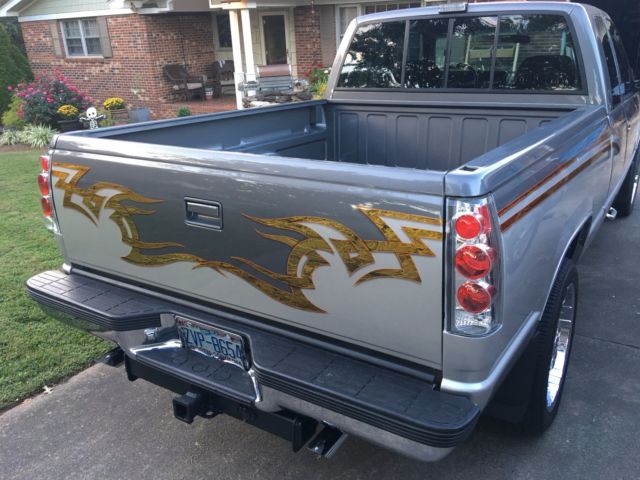 1993 SILVER/CHARCOAL W/ORANGE Chevrolet C/K Pickup 1500 Extended Cab Pickup