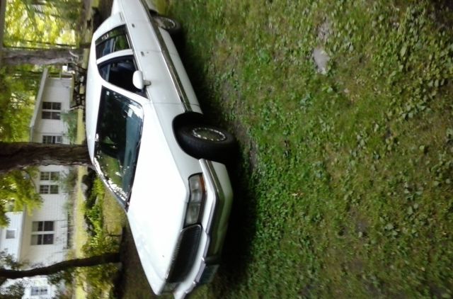 1994 White Buick Roadmaster 4 door