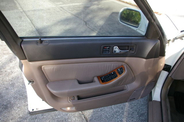 1994 White Acura Legend Sedan