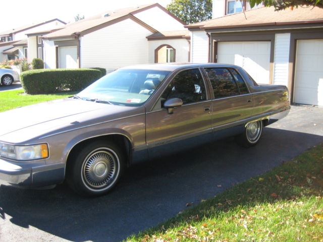 1994 Brown Cadillac Fleetwood 4dr sedan