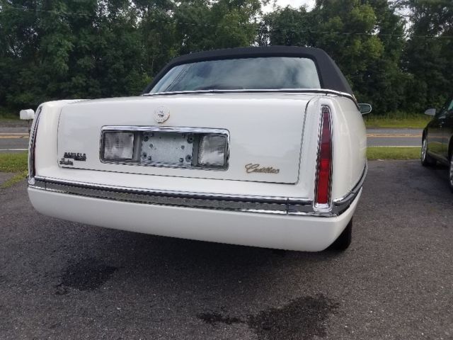 1994 White Cadillac DeVille Sedan