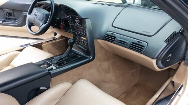 1994 White Chevrolet Corvette Coupe