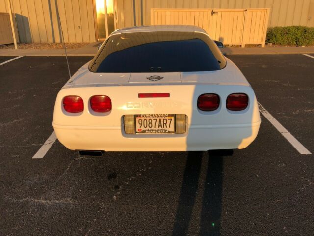 1994 White Chevrolet Corvette Coupe