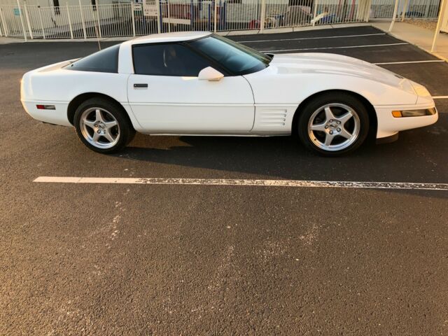 1994 White Chevrolet Corvette Coupe