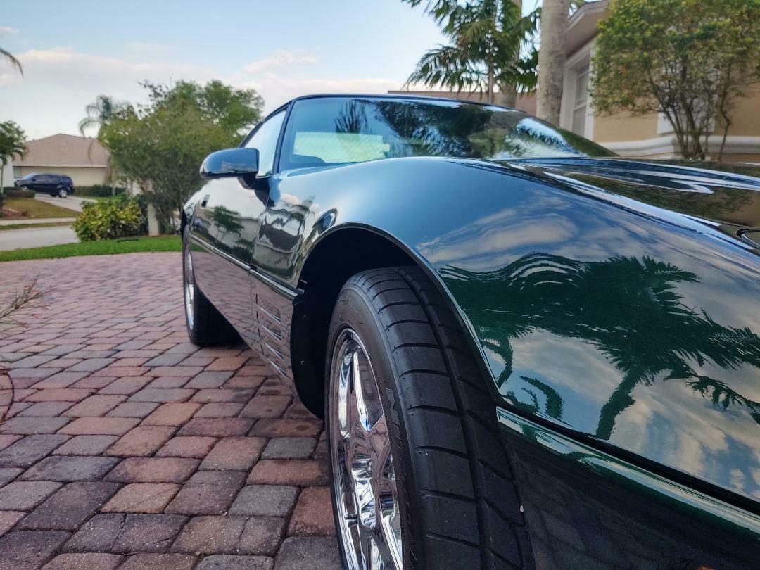 1994 POLO GREEN Chevrolet Corvette Coupe