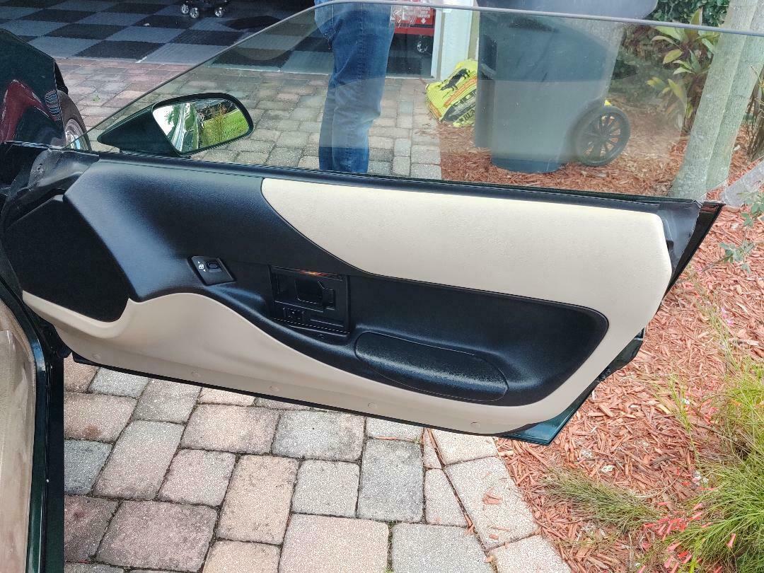 1994 POLO GREEN Chevrolet Corvette Coupe