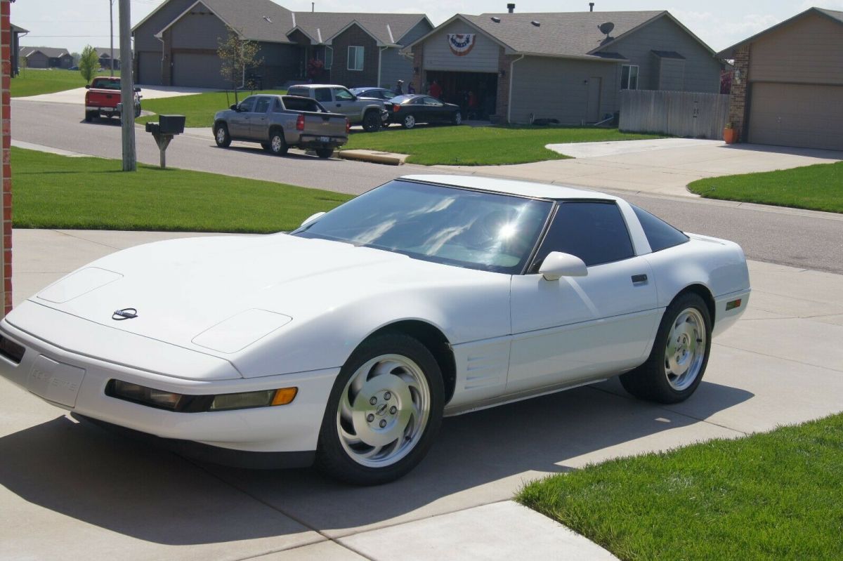 1994 White Chevrolet Corvette Coupe