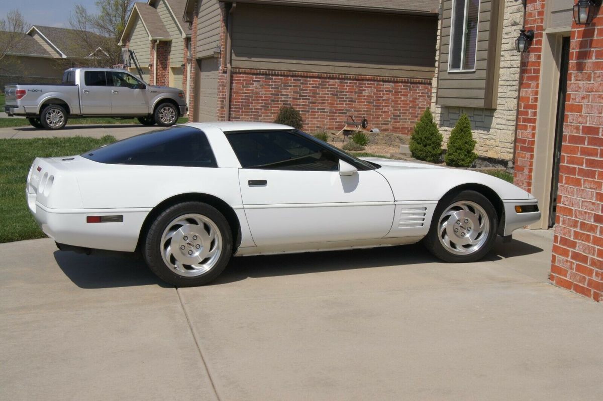 1994 White Chevrolet Corvette Coupe