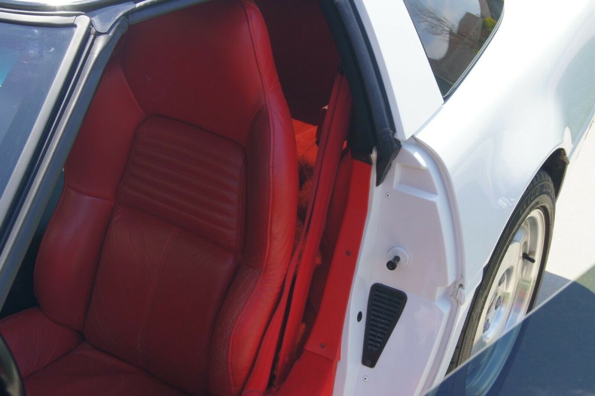 1994 White Chevrolet Corvette Coupe