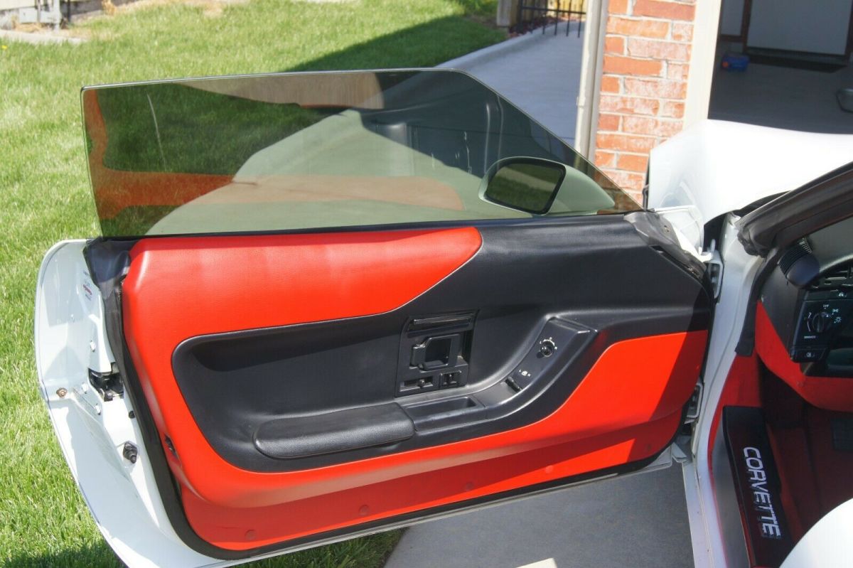 1994 White Chevrolet Corvette Coupe