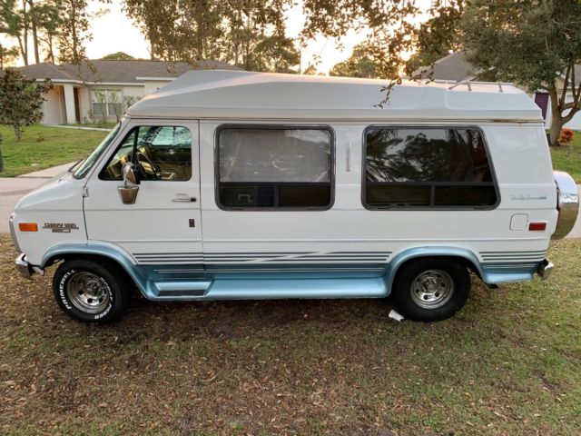 1994 White Chevrolet G20 Van conversion van