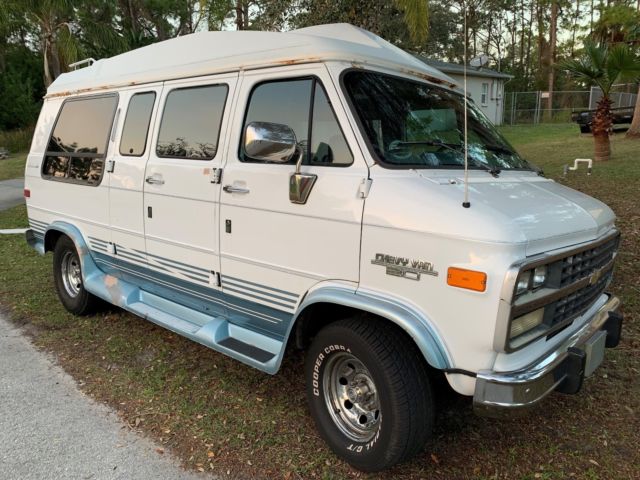 1994 White Chevrolet G20 Van conversion van