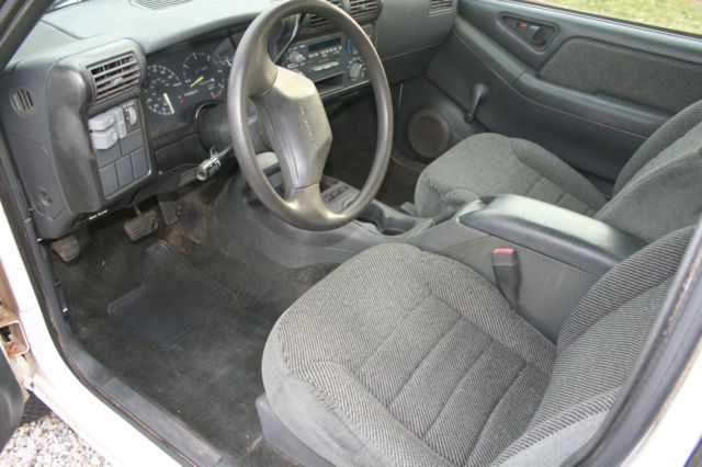 1994 White Chevrolet S-10 Extended Cab Pickup