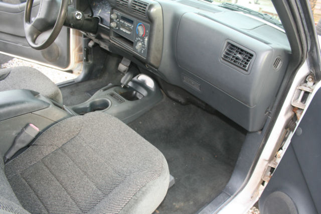 1994 White Chevrolet S-10 Extended Cab Pickup