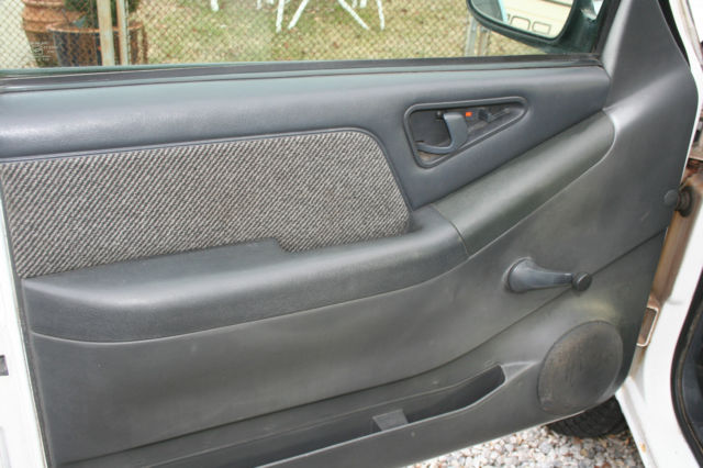 1994 White Chevrolet S-10 Extended Cab Pickup