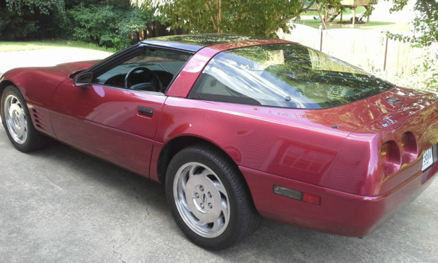 19940000 Burgundy Chevrolet Corvette Coupe